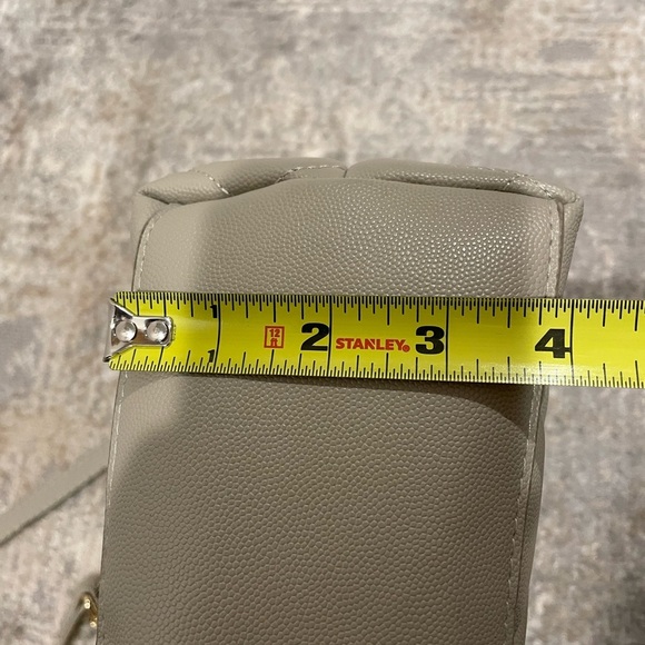 Bebe LYLA Shoulder Bag Taupe Color, Quilted Pattern Great Condition! - Picture 12 of 13